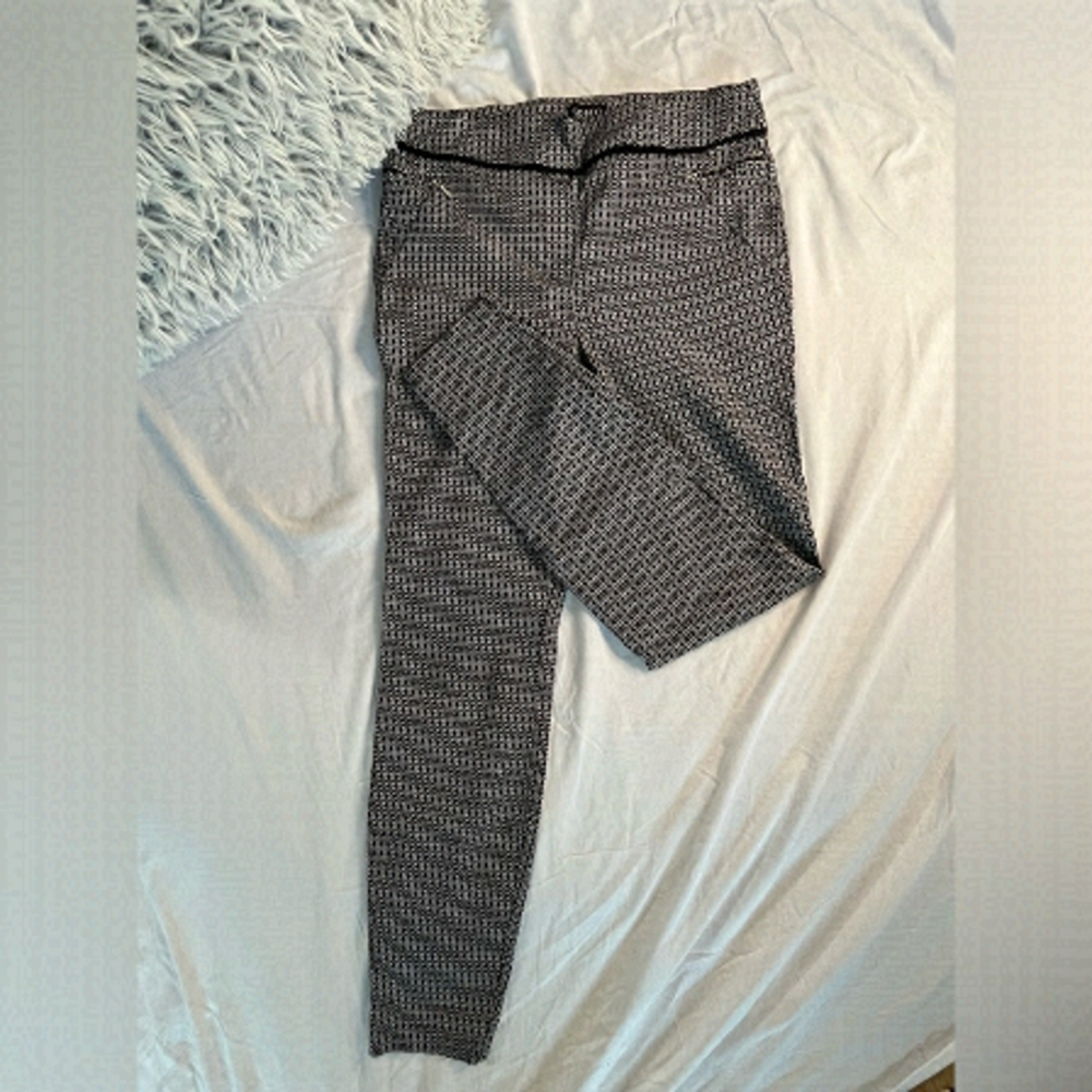 Soho dress pant, size large with zipper and piping embellishment